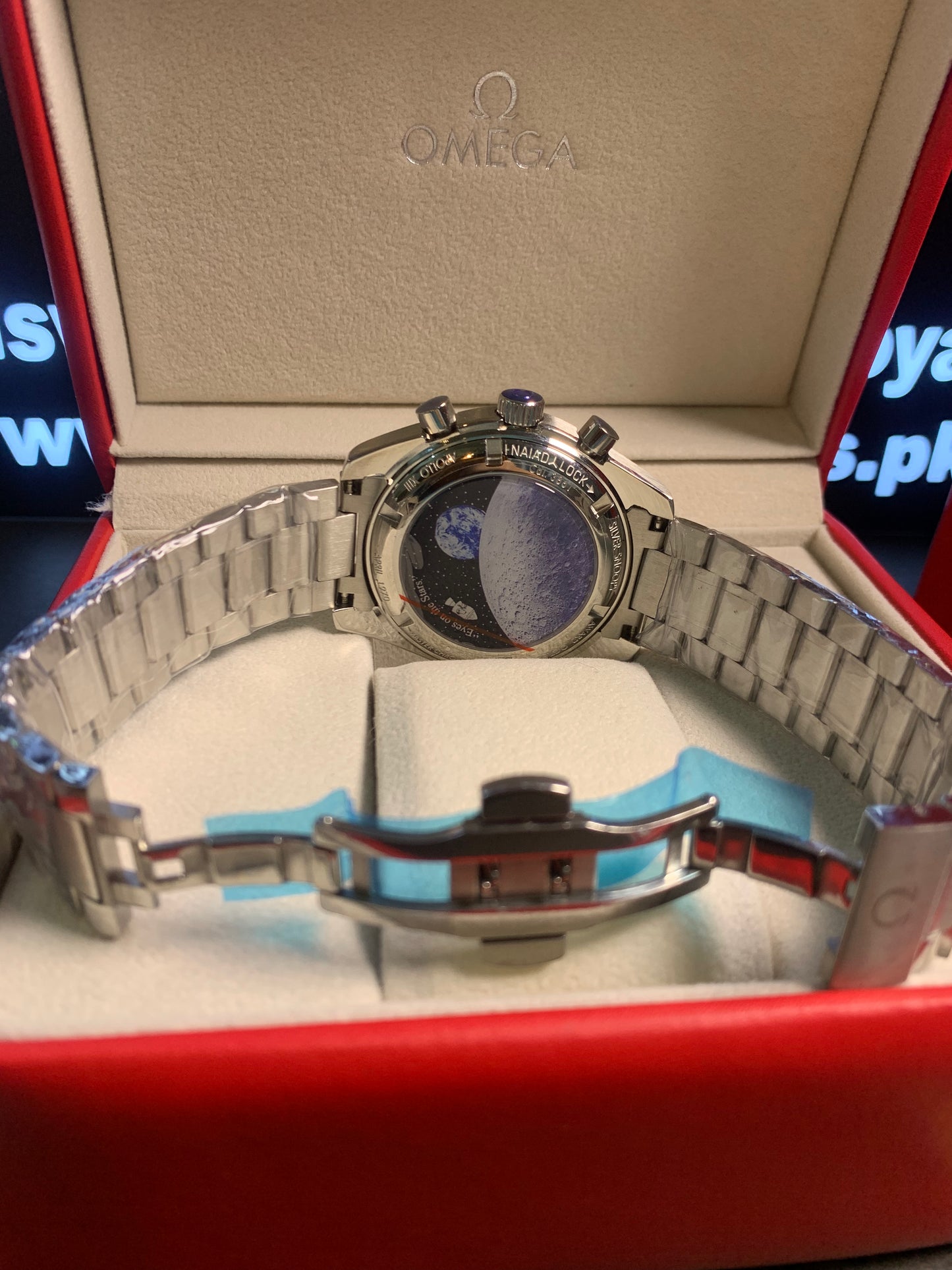 Omega Speedmaster Silver Snoopy Award 42mm