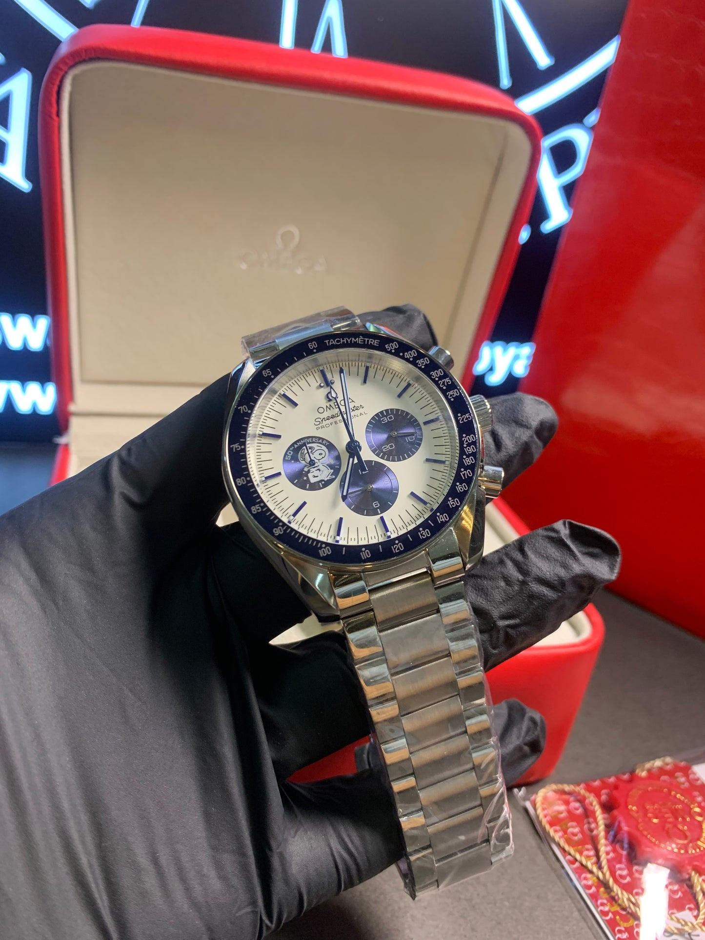 Omega Speedmaster Silver Snoopy Award 42mm