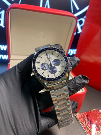 Omega Speedmaster Silver Snoopy Award 42mm