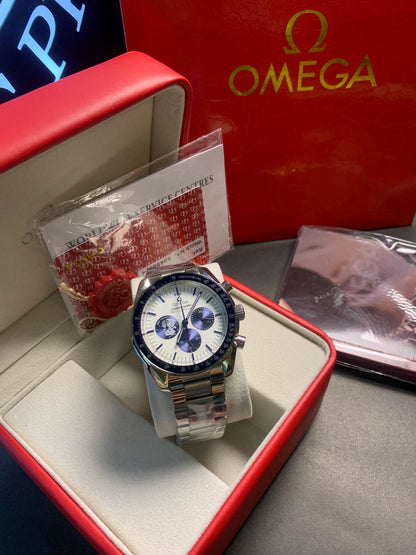 Omega Speedmaster Silver Snoopy Award 42mm